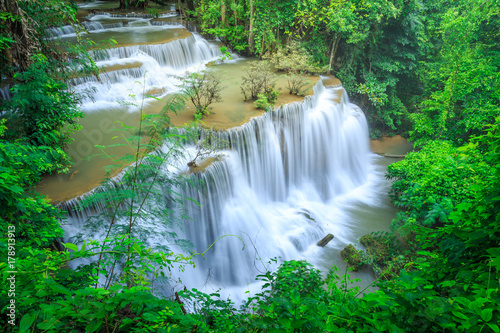 Fototapeta Naklejka Na Ścianę i Meble -  Huay Mae Kamin Waterfall in Khuean Srinagarindra National Park. The beautiful and famous waterfall in deep forest, Kanchanaburi province, Thailand