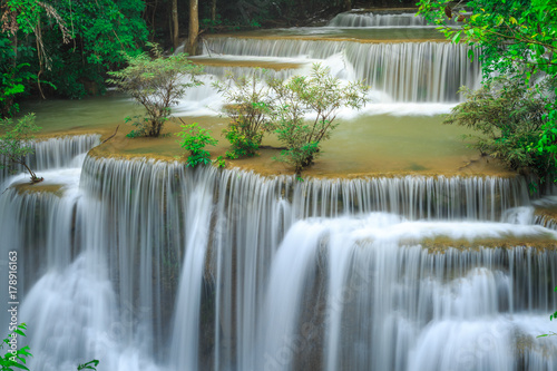 Fototapeta Naklejka Na Ścianę i Meble -  Huay Mae Kamin Waterfall in Khuean Srinagarindra National Park. The beautiful and famous waterfall in deep forest, Kanchanaburi province, Thailand
