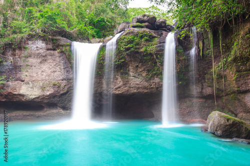 Fototapeta Naklejka Na Ścianę i Meble -  Waterfall in Thailand national park