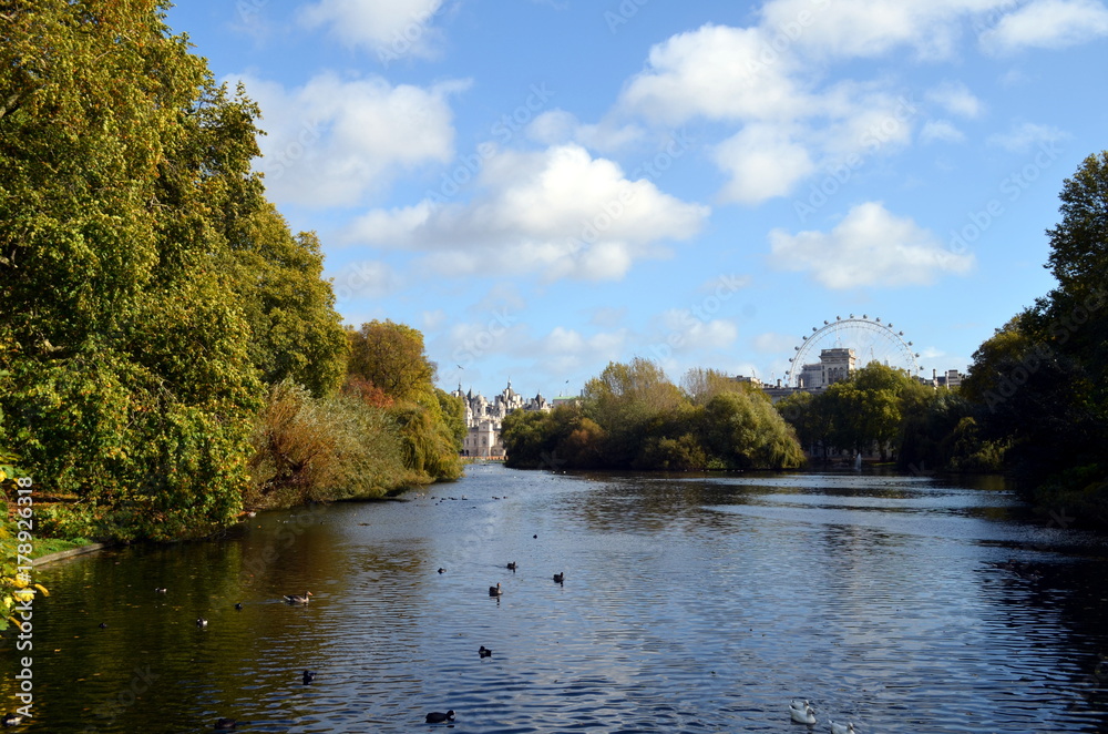 St. James' Park in London im Herbst St. James' Park in London im Herbst