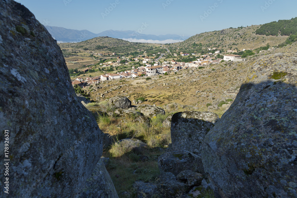 Cadalso de los Vidrios y Sierra de Gredos.