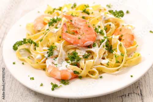 tagliatelle with shrimp and sauce