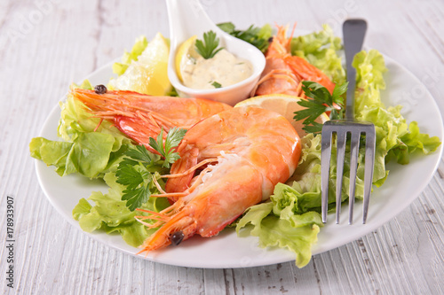 shrimp,salad and sauce