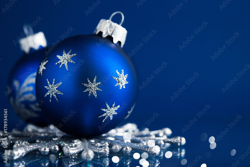 Blue christmas ornaments on blue background. Merry christmas greeting ...