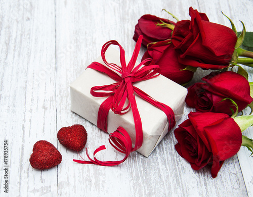 Red roses and gift box