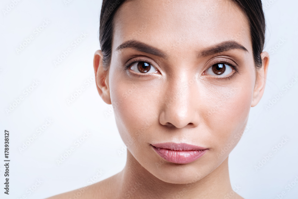 Obraz premium Close up of beautiful dark-haired dark-eyed woman