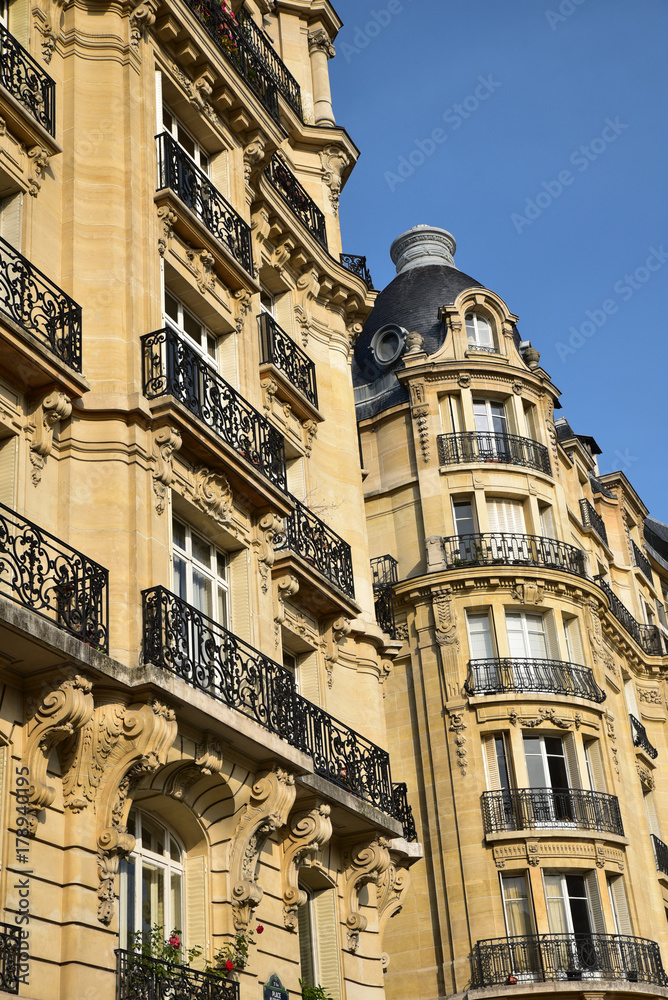 Immeubles haussmanniens à Paris, France