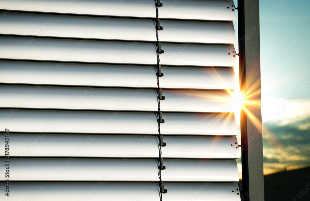 Außenjalousie Jalousie Lamellen mit Sonnenstrahlen – Closed Shutter with  Sunrays Stock Photo | Adobe Stock