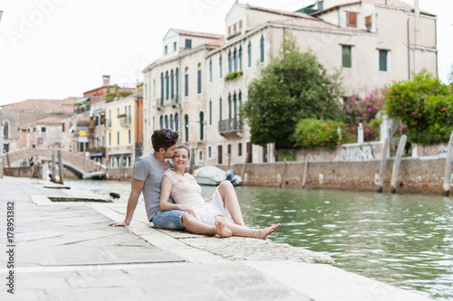 Italy, Venice, couple in love relaxing at canal © Westend61