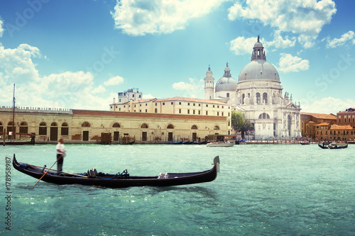 Fototapeta Naklejka Na Ścianę i Meble -  Grand Canal and Basilica Santa Maria della Salute, Venice, Italy
