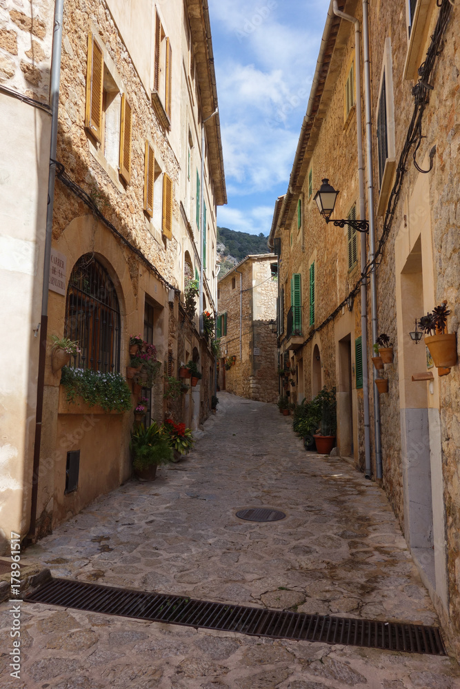 Typical street in Valldemosa