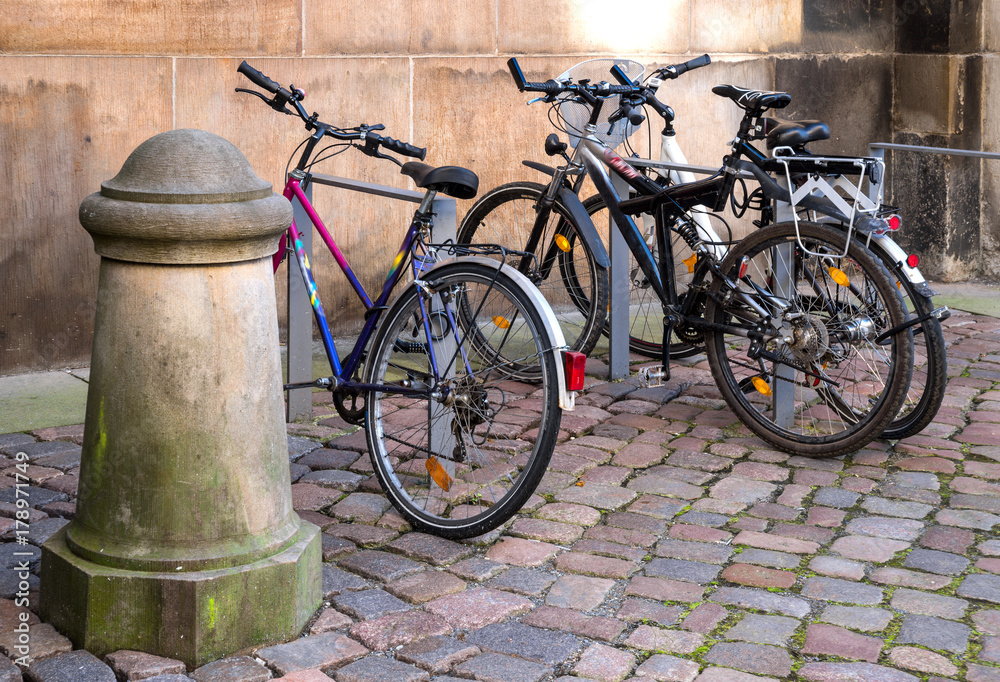 Naklejka premium Abgestellte Fahrräder