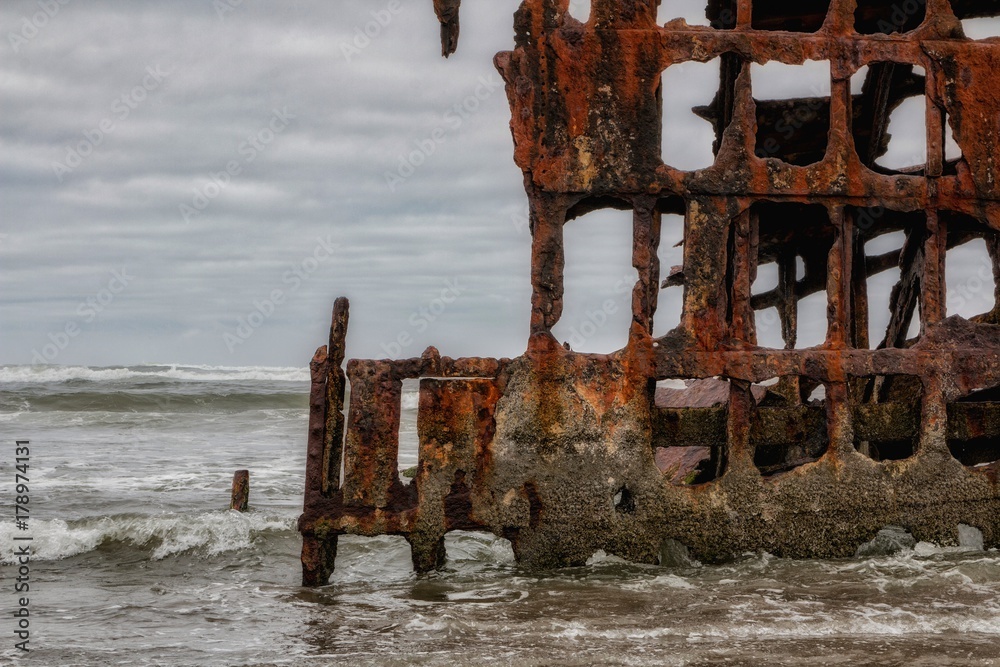 Naklejka premium Rusty Abandoned Ship on Beach