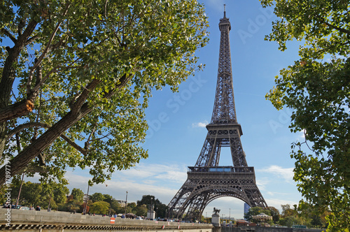 Fototapeta Naklejka Na Ścianę i Meble -  Sunny Paris. Eiffel Tower on a sunny day.