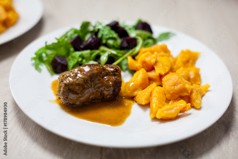 Carrot noodles, beef roulades and salad with beets and rocket salad Carrot noodles, beef roulades and salad with beets and rocket salad