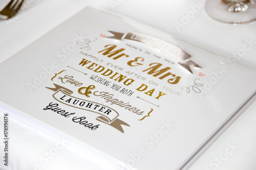 Hochzeitseinladung, weiß gold, Mr & Mrs, Mann und Frau