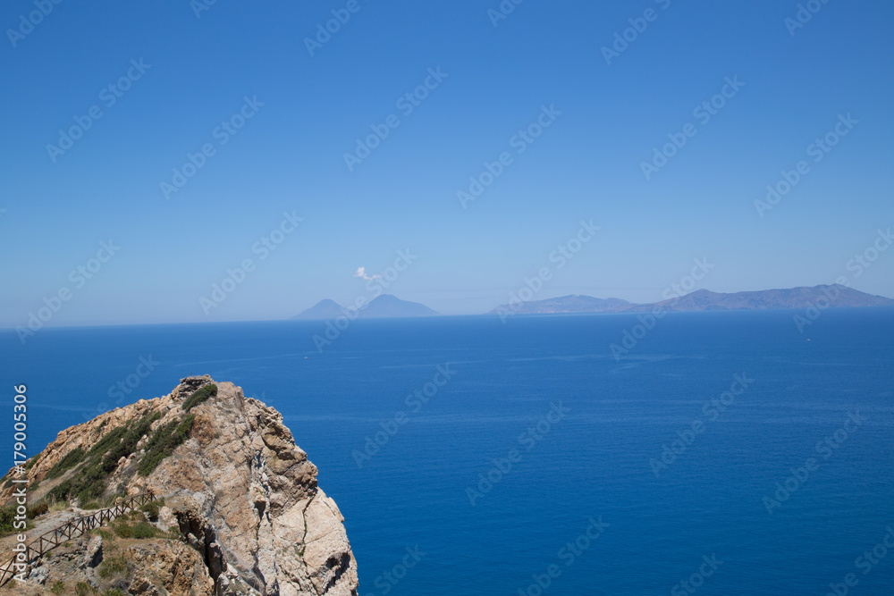 Isole Eolie, Vulcano, Lipari , punto panoramico, Sentiero Naturalistico Calavà, fine primavera 