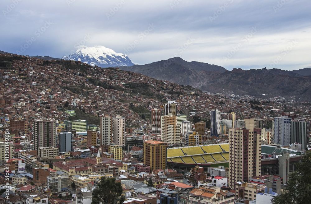 Obraz premium Panorama of City of La Paz Bolivia from Killi Killi Viewpoint