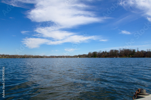 Fototapeta Naklejka Na Ścianę i Meble -  The wide sky over a small lake