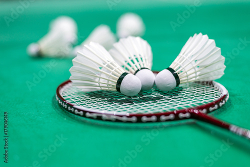 badminton shuttlecock and racket on court, selective focus © ttanothai