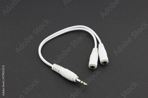 Cuadro en lienzo Earphones splitter cable, black background