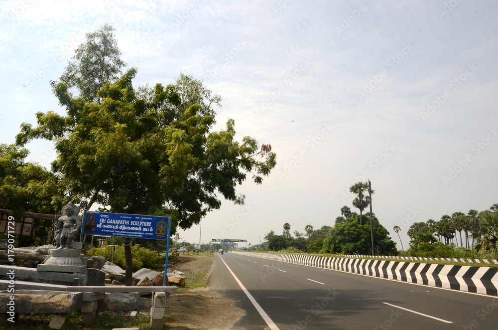 Route de Chennai à Mahäbalipuram (Tamil Nadu- Inde)