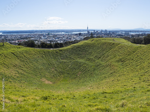 VOLCANIC CRATER IN MOUNT EDEN DOMAIN PARK - AUCKLAND, NEW ZEALAND