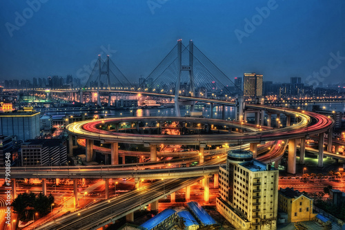 Shanghai Skyline Nanpu Bridge © Lukas