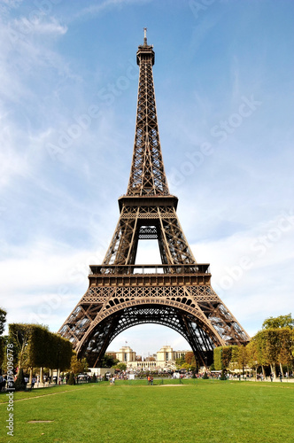 Panorama of Eiffel Tower in Paris © Qiao