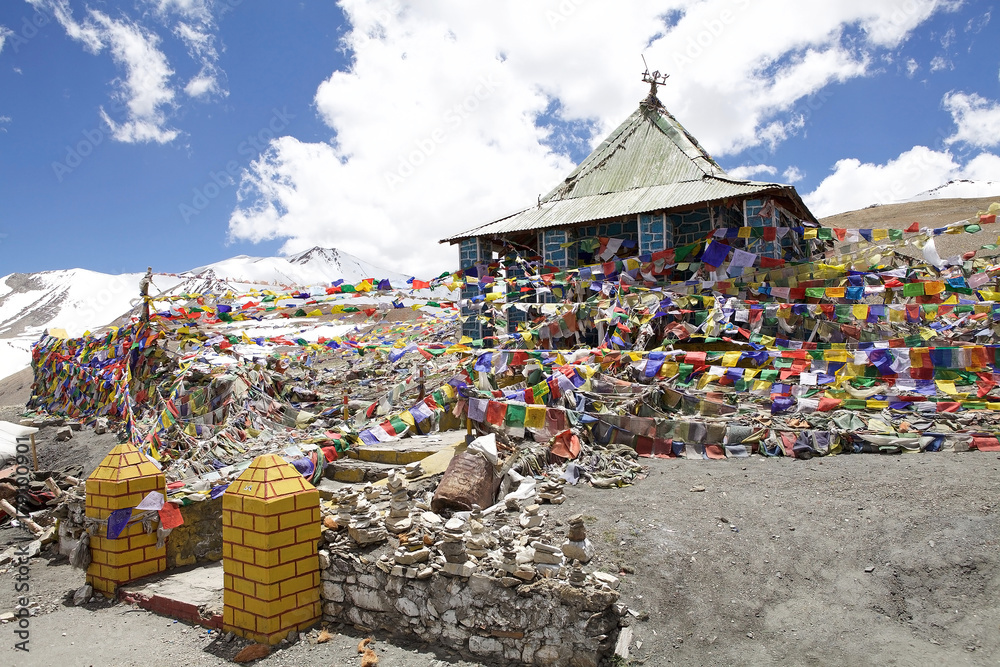 Obraz premium Taglang La mountain pass in Ladakh, India