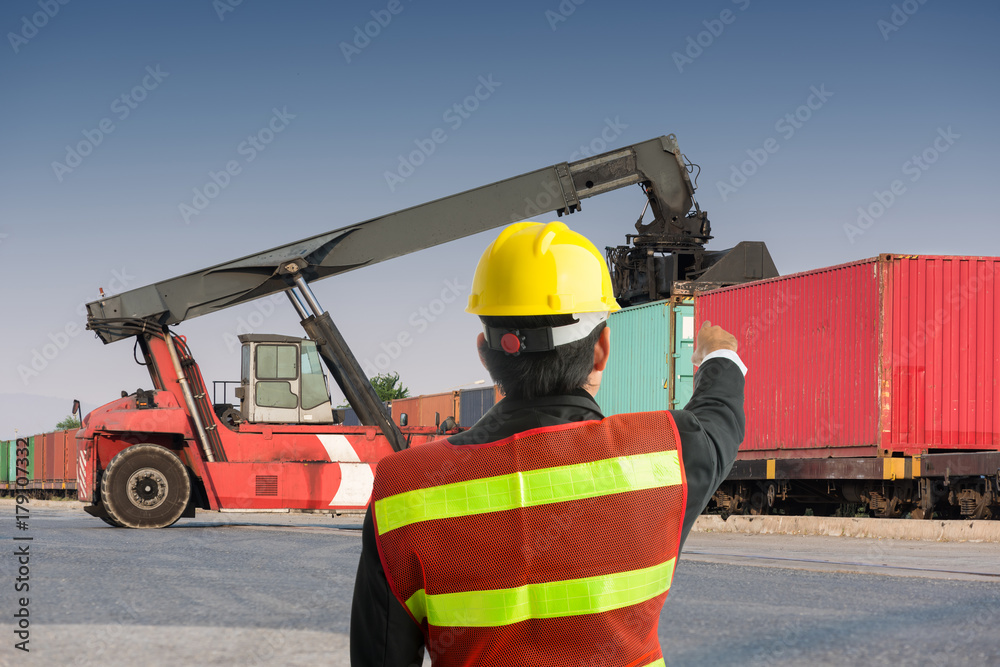 Foreman control forklift uploading truck Foreman control forklift uploading truck