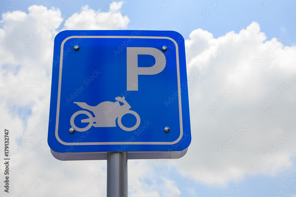 parking sign for motorbikes in front of blue sky