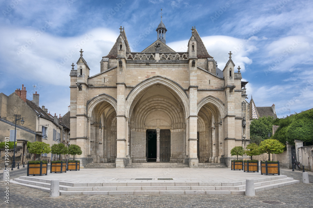 France, Burgundy, Beaune: Main entrance of church (Basilica - Collegiale Basilique Notre-Dame de Beaune) in the city center.