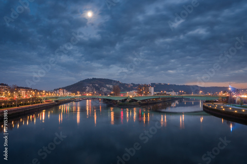 Rouen de nuit, vue depuis le pont de Boieldieu © AnneSophie