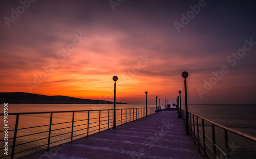 Fototapeta Naklejka Na Ścianę i Meble -  Pier in the sunrise