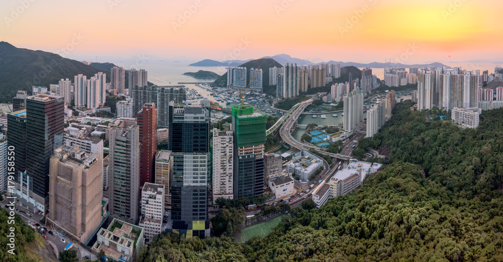 Fototapeta premium Aerial View of a Stunning Sunset over Aberdeen Typhoon Shelter and and Ap Lei Chau district of Hong Kong