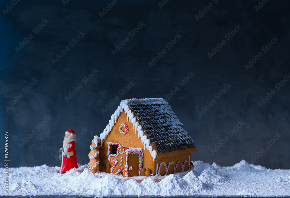 Gingerbread House. Santa Claus passing gingerbread house StockFoto