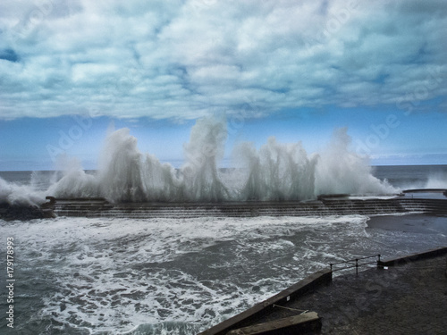 große Wellen in Bajamar Teneriffa