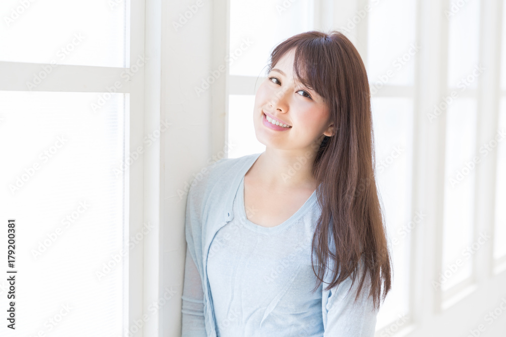 リラックスする女性 リラックスする女性