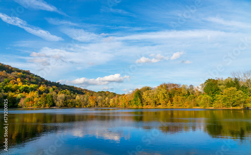 Fototapeta Naklejka Na Ścianę i Meble -  Scarlet Oak Pond In Autumn