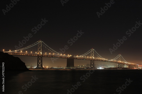 トレジャー島から望むサンフランシスコ・オークランド・ベイブリッジ © kasbah