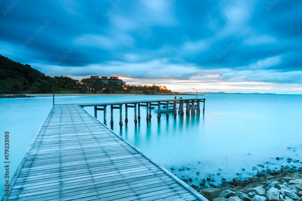 Obraz premium Kao Laem Ya and Samed National Park. The long exposure of sea landscape at sunrise, rayong province, Thailand.
