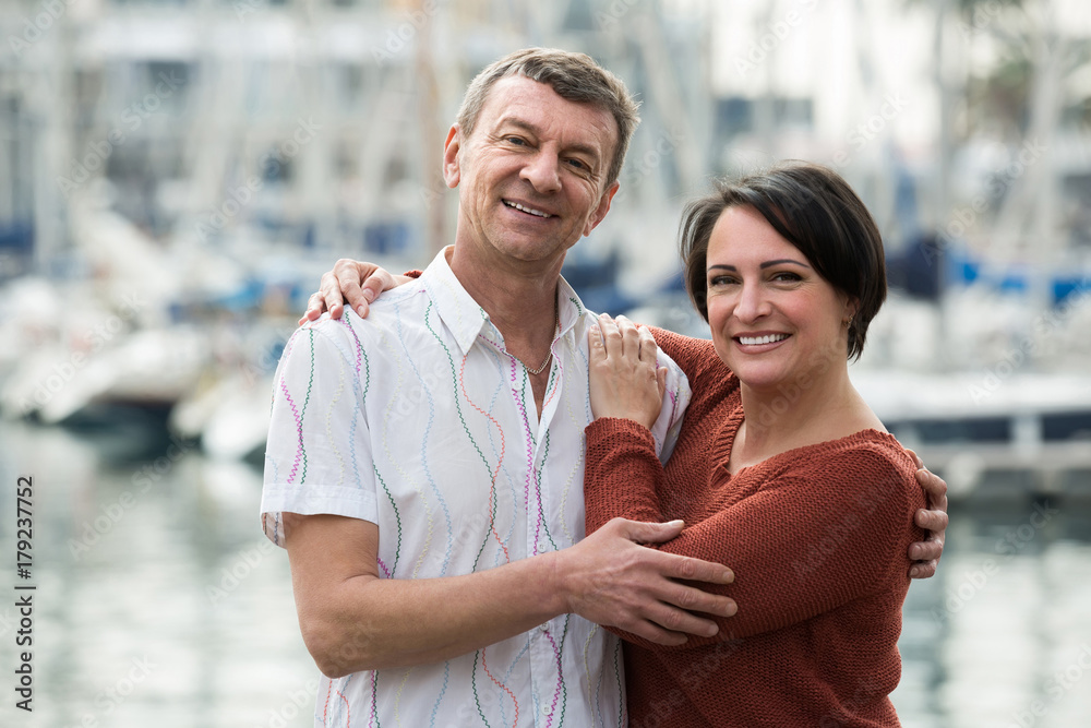 Obraz premium couple hugging outdoors at spring day