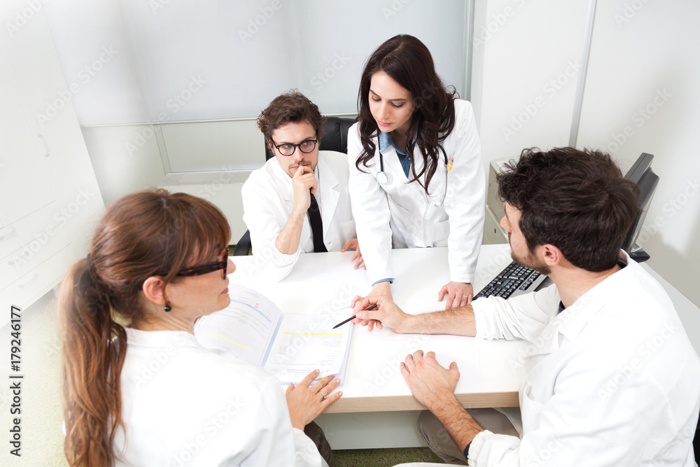 Doctor’s speech control / Doctor’s discussion control about medical special case Doctor’s speech control / Doctor’s discussion control about medical special case