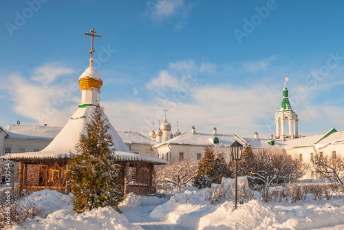Foto Monastery in the ancient Russian city of Rostov Veliky in winter