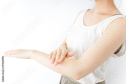 Wallpaper Mural woman handcare Torontodigital.ca