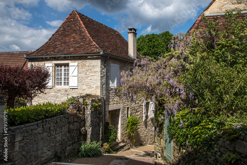 Village de Creysse dans le Lot photo