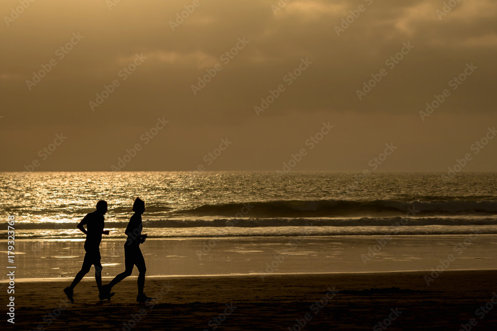 Silhouette Paar am Strand