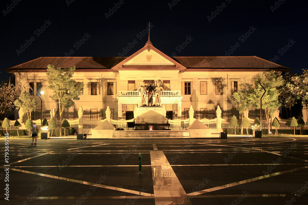Fototapeta premium Three Kings Monument in the center of Chiang Mai