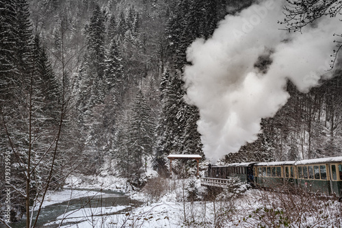 Train in the mountains © mibutzu